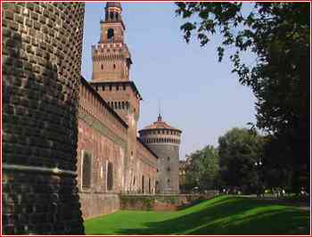 Кастелло Сфорцеско. Милан – самый крупный город на севере Италии.